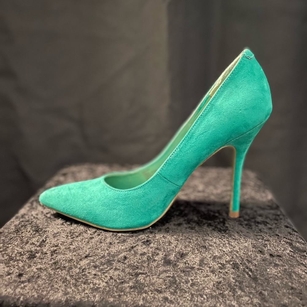 Heels - Picture 4 of 6